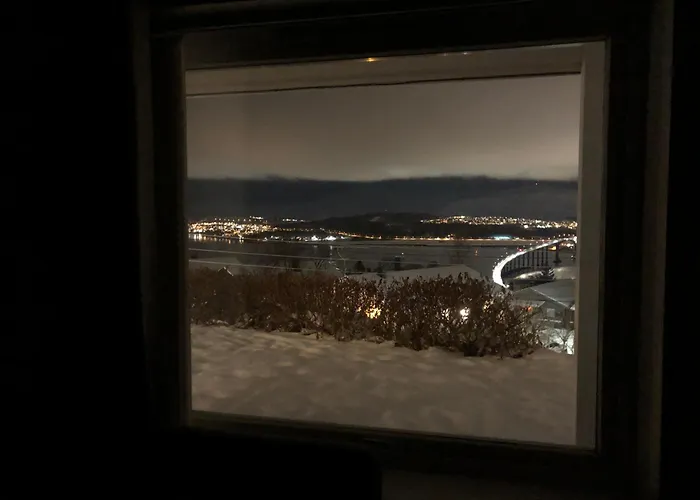 Moderne Og Trivelig Leilighet, Med Unik Utsikt